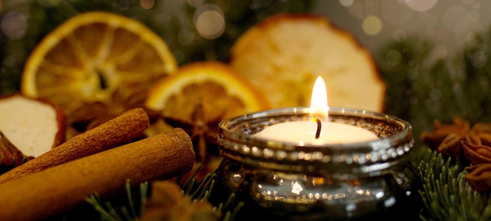 Aromatherapy for a warm and happy Christmas