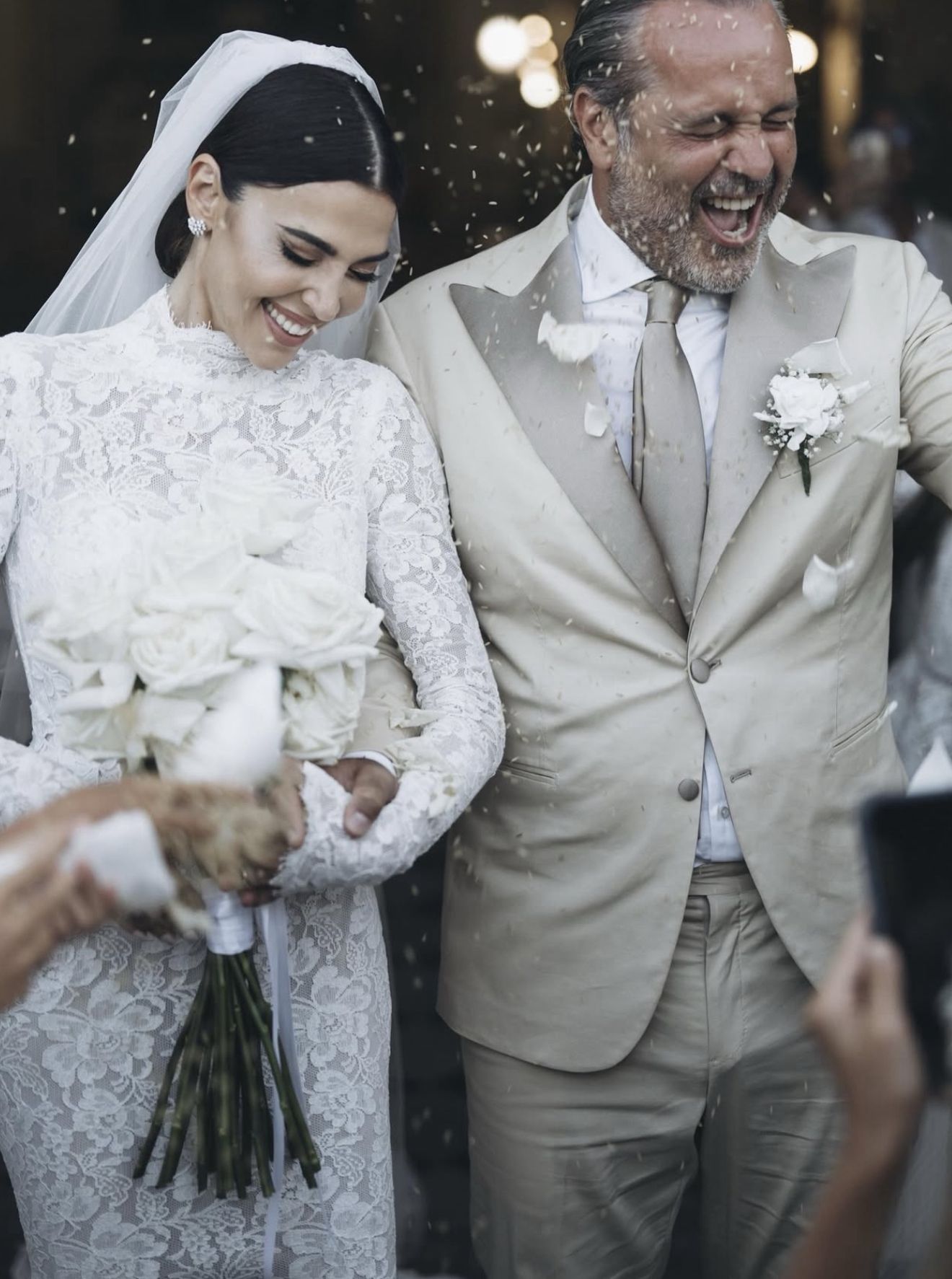 Cecilia Capriotti: un sogno in bianco a Panarea firmato Elisabetta Polignano